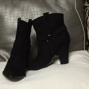 *SOLD* Women’s booties BRAND NEW!